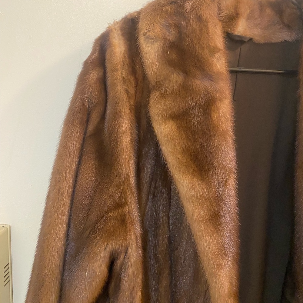 Selling a brown fur coat there is no size, no brand no tag in the coat.